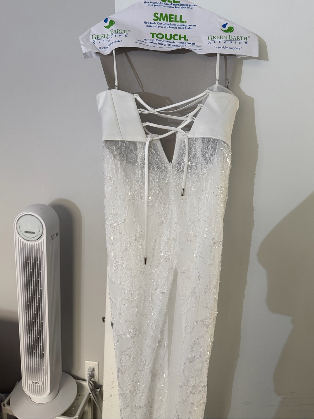 Elegant Strapless Lace Evening Dress in Ivory - Picture 10 of 12